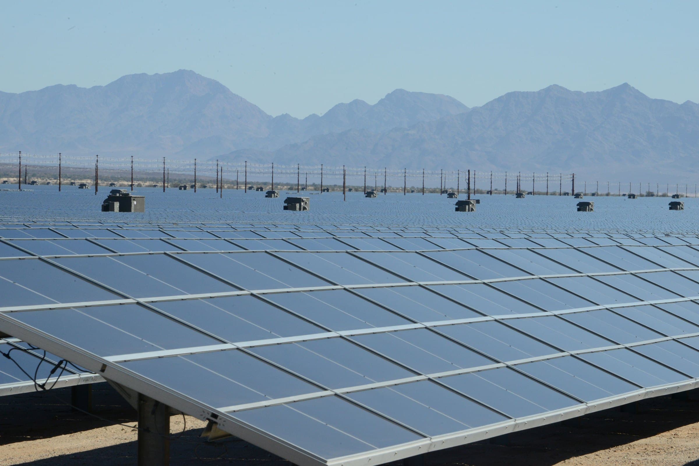 Detalhe de módulos fotovoltaicos